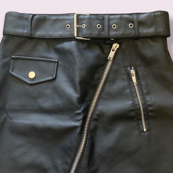 🛑SOLD🛑Forever 21 Faux Leather Mini Skirt - Picture 4 of 6
